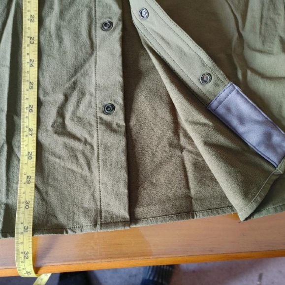 NWT Duluth Trading Co water resistant nylon snap button over-shirt - Picture 5 of 6